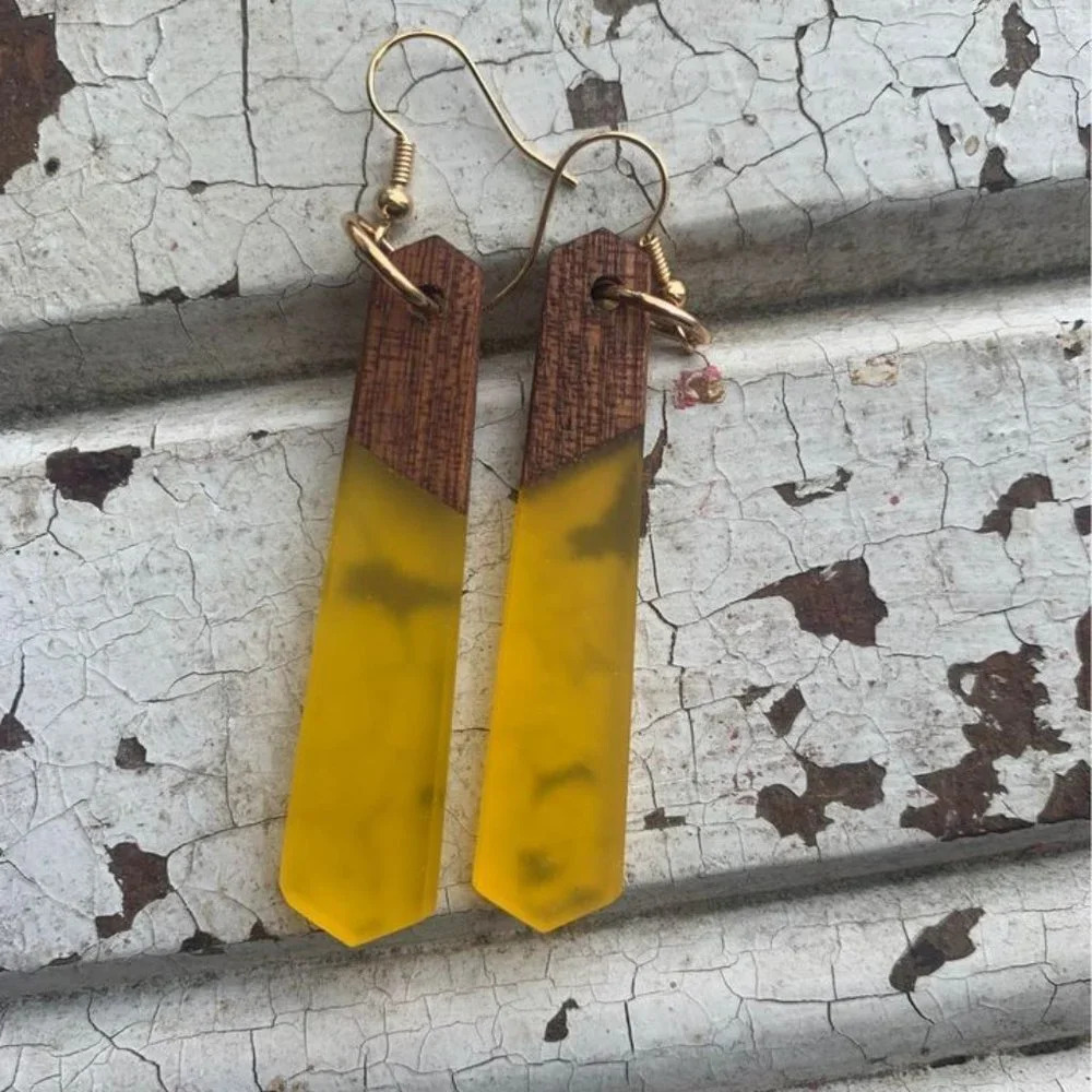Brand new trendy wood and yellow resin dangle drop earrings boho